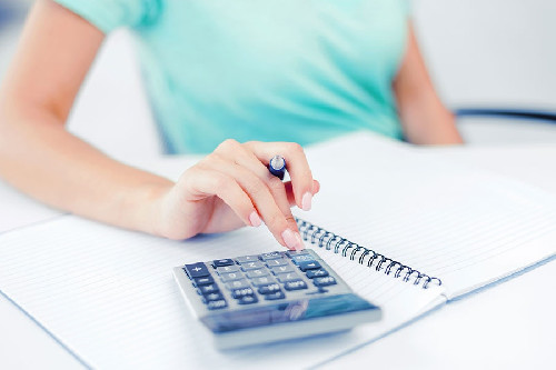 Wages and taxes in Hungary 2024