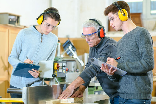 Milyen fiatal kollégákat keresnek a cégek?