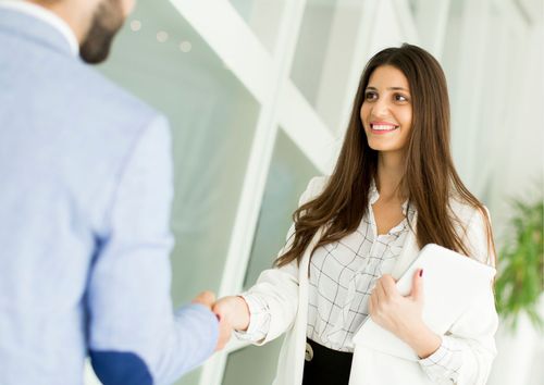 Egyedi megoldások (try and hire, szállítás, szállás)